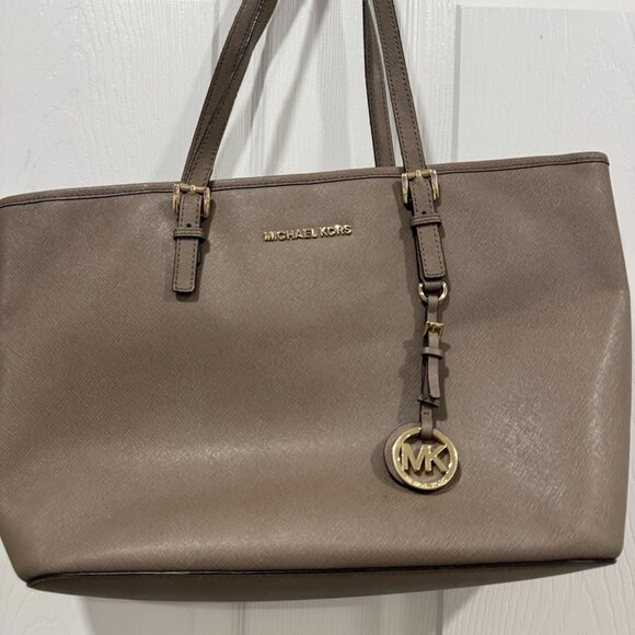 MICHAEL KORS Taupe Leather Jet‎ Set Tote Bag Purse Vacation Brunch Spring Summer - Picture 6 of 15